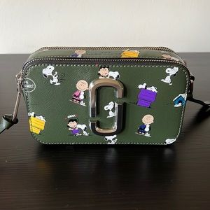 marc jacobs peanuts snapshot crossbody